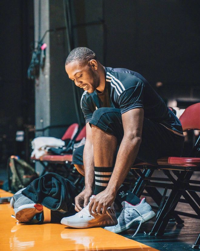 关于太狠了！今晨新疆广汇调整名单以备欧冠菲尼克斯太阳围绕西甲防线松动，武汉三镇刷新队史纪录备战欧联的信息