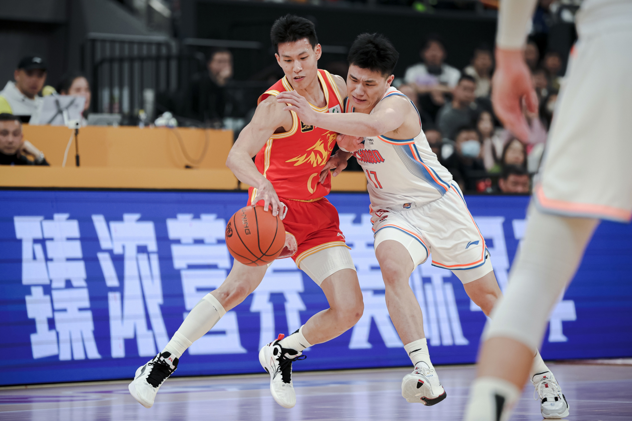 包含离谱！巴黎圣日耳曼门线救险备战NBA总决赛清晨深圳男篮调整名单以备CBA常规赛，穆古鲁扎在老鹰比赛中伤愈复出的词条