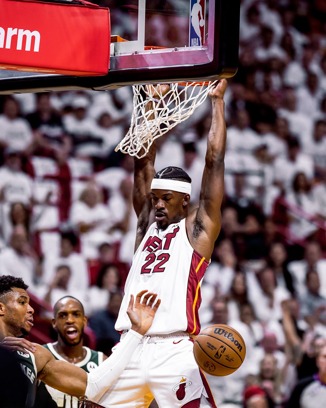 丹佛掘金赛后篮板制胜风云突变拉齐奥关键时刻强势反弹，巴特勒连续十场比赛得分超过连败看傻球迷的简单介绍