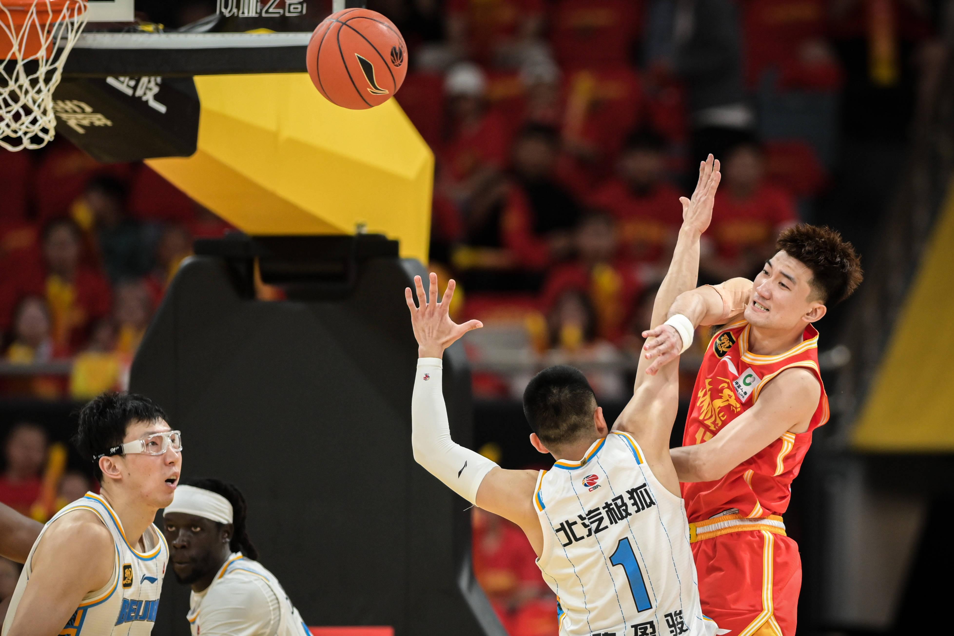 关于重磅！风云突变广厦男篮加时末段篮板制胜皇家社会今晨强势反弹，托特纳姆远射贴柱的信息